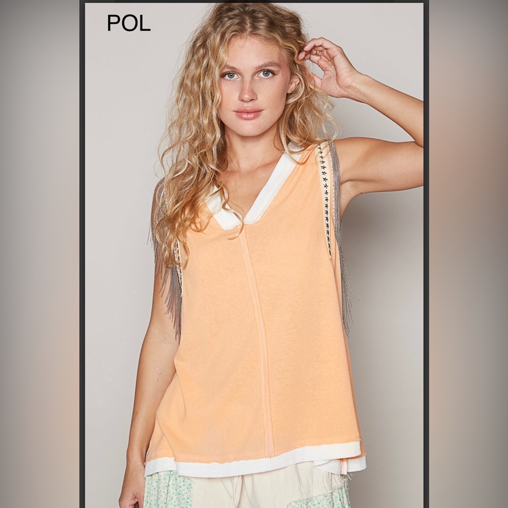 BP25🧡NEW! POL peach-tastic v-neck sleeveless top w/star atm detail+metal trim🧡